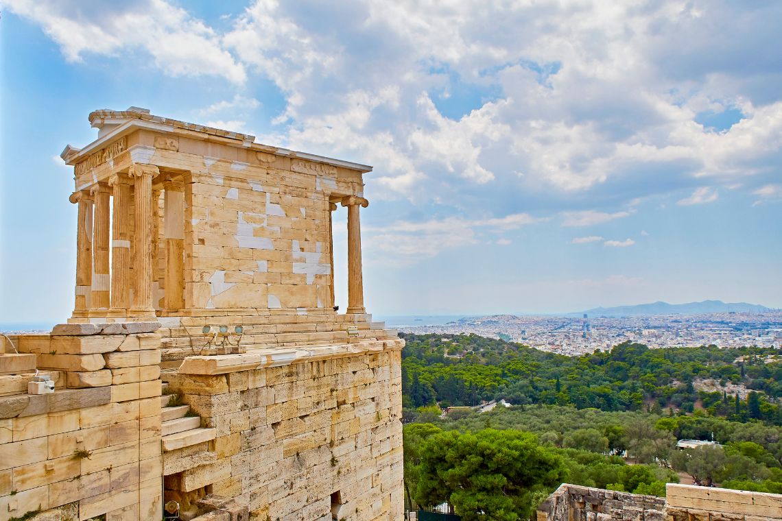 Temple of Athena Nike in Acropolis of Athens Greece Credits Imagenes de oiasson Canva