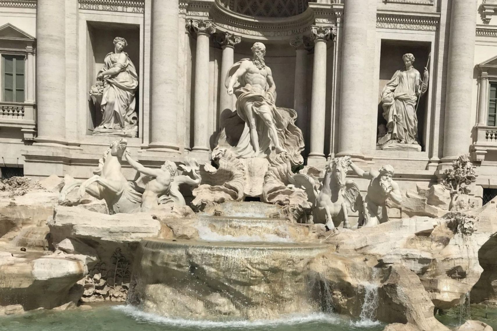 percy jackson rainbow hippocampus fontana di trevi rome.jpg